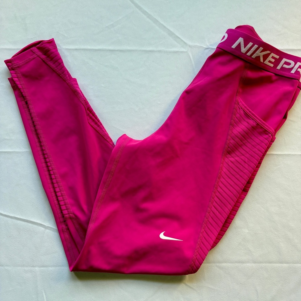 Nike Pro Women’s HOT PINK Leggings